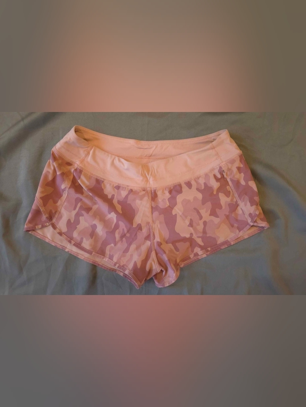 CRZ Yoga Feathery-Fit Low Rise Shorts 2.5” – Size Large (Pink Camo)